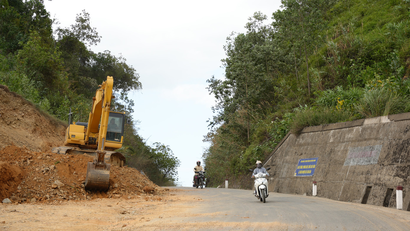 Triển khai thi công các vị trí đã hoàn thành giải phóng mặt bằng trên tuyến Quốc lộ 49 đoạn qua thị xã Hương Trà. Triển khai thi công các vị trí đã hoàn thành giải phóng mặt bằng trên tuyến Quốc lộ 49 đoạn qua thị xã Hương Trà.