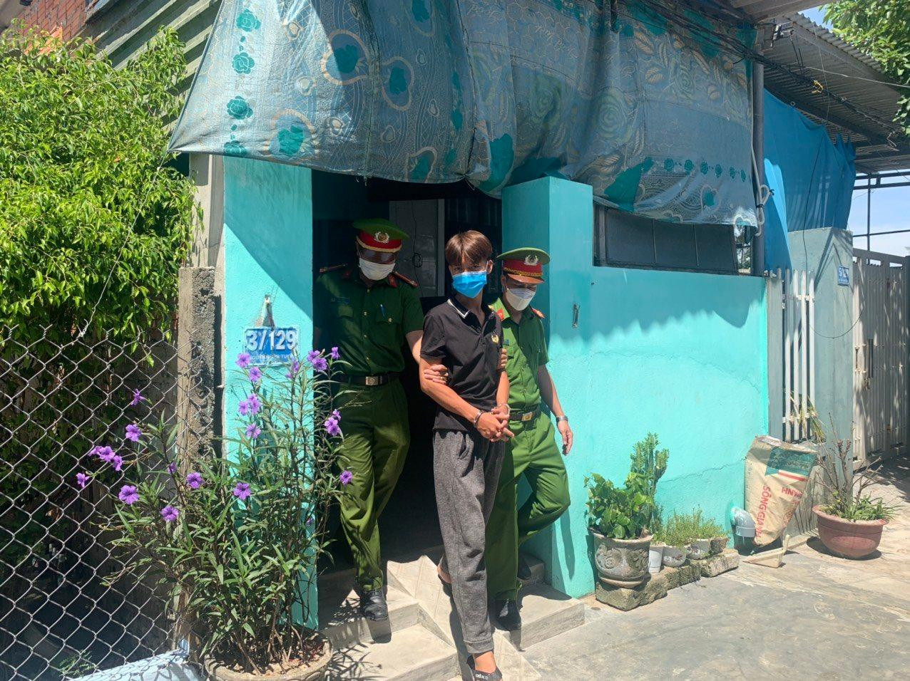 Cơ quan Cảnh sát Điều tra Công an TP Huế thực hiện các biện pháp tố tụng đối với các đối tượng. Ảnh: CA