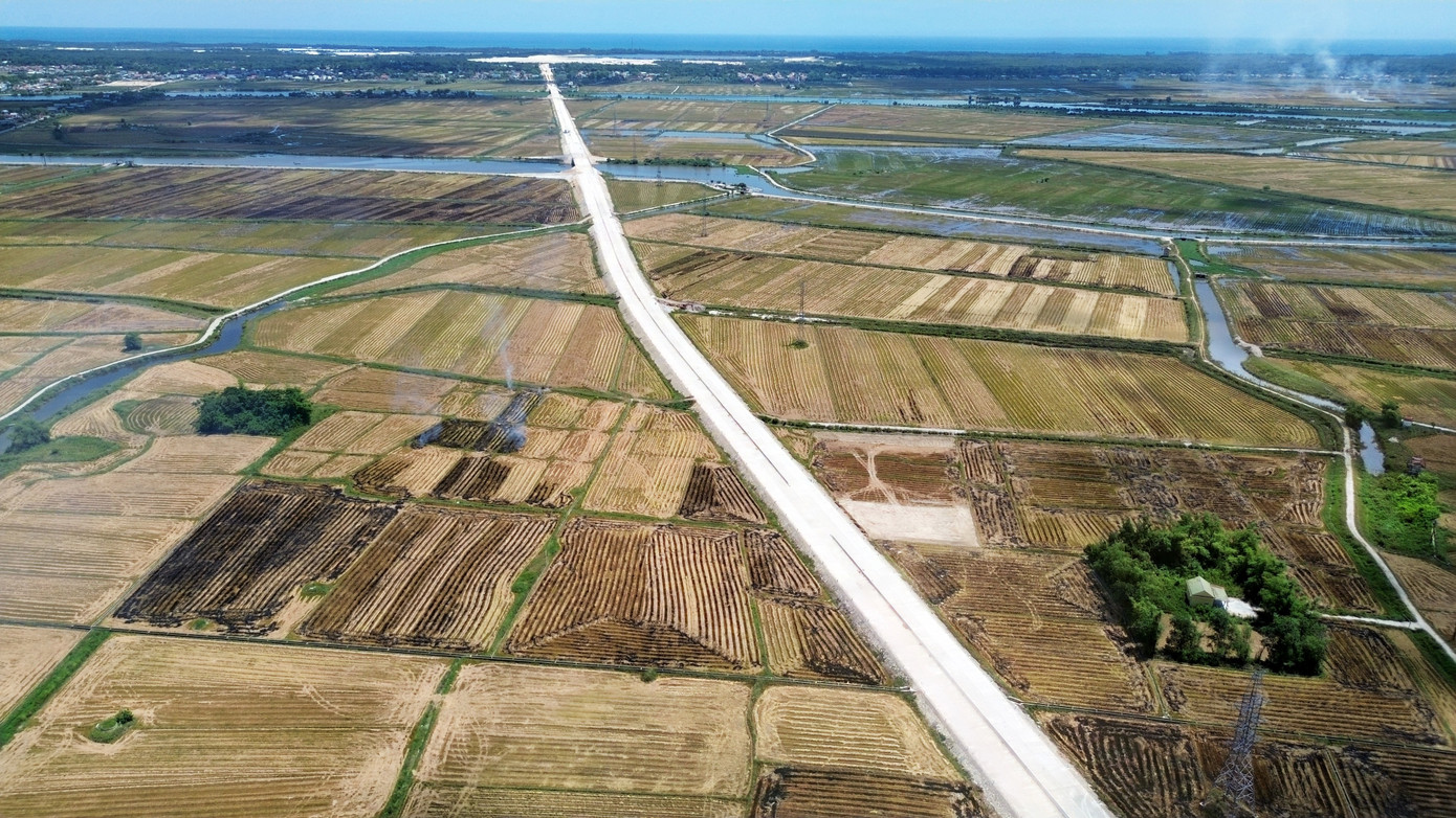 Phải đến năm 2022, dự án đường cứu hộ cứu nạn Phong Điền - Điền Lộc mới tiếp tục được bố trí vốn ngân sách từ chương trình đầu tư công trung hạn 2021 - 2025 của tỉnh để tái triển khai, với tổng mức đầu tư gần 672 tỷ đồng.