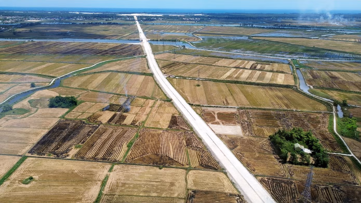 Phải đến năm 2022, dự án đường cứu hộ cứu nạn Phong Điền - Điền Lộc mới tiếp tục được bố trí vốn ngân sách từ chương trình đầu tư công trung hạn 2021 - 2025 của tỉnh để tái triển khai, với tổng mức đầu tư gần 672 tỷ đồng.