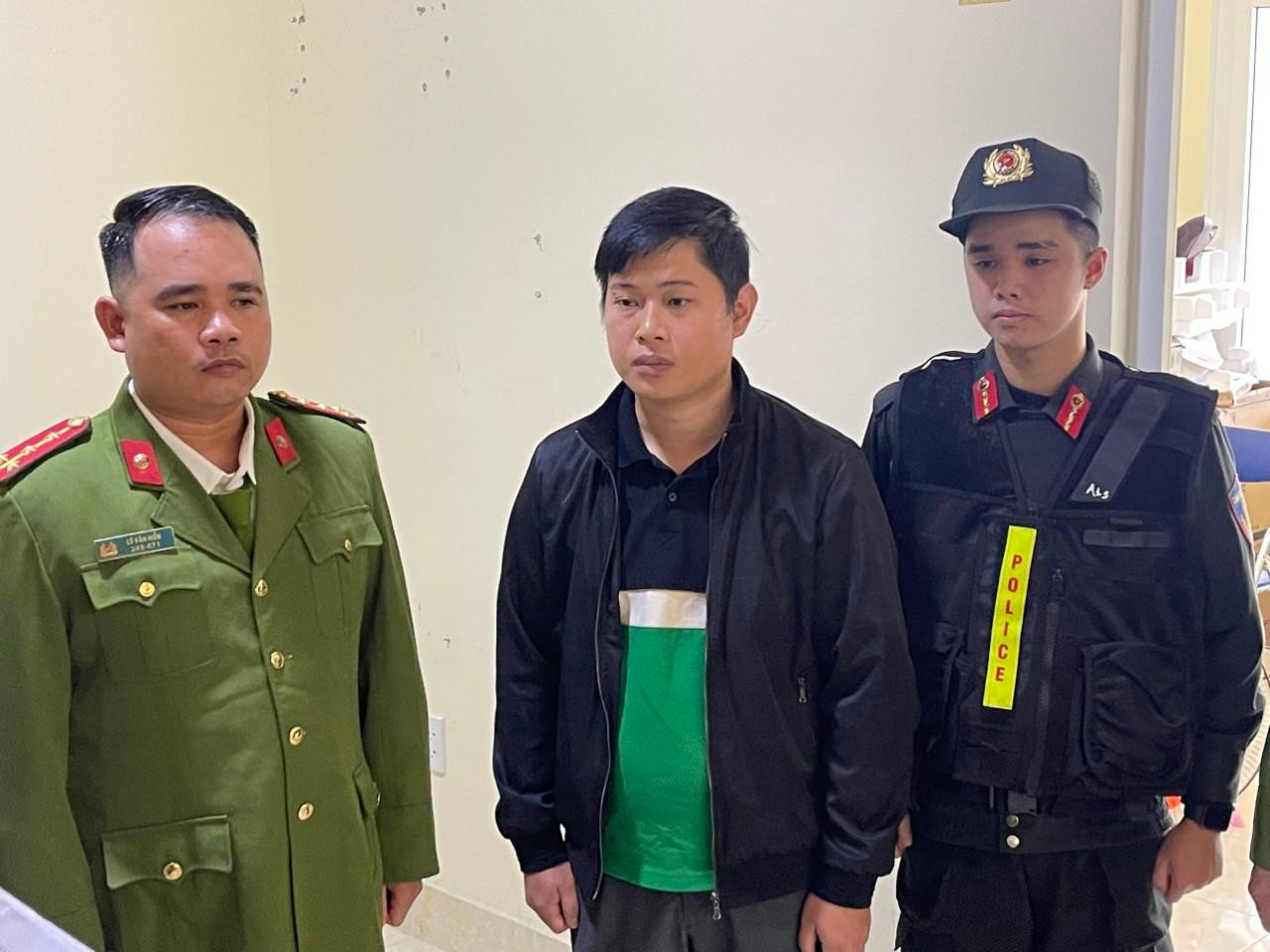 Đối tượng Lê Hồng Khanh (giữa). Ảnh CACC Đối tượng Lê Hồng Khanh (giữa). Ảnh CACC