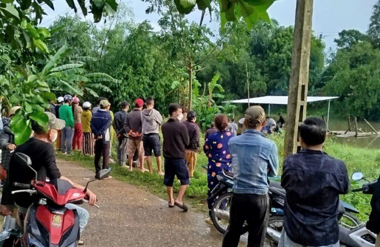 Khu vực hồ nước nơi phát hiện thi thể nạn nhân T.Đ.B. Ảnh: H.D Khu vực hồ nước nơi phát hiện thi thể nạn nhân T.Đ.B. Ảnh: H.D