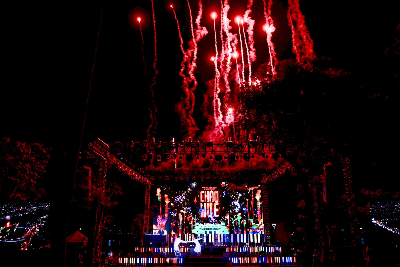 Ông Nguyễn Thanh Bình, Phó Chủ tịch UBND tỉnh TT-Huế, Trưởng ban tổ chức Festival Huế, nhìn nhận: “Đêm Gala không mang ý nghĩa kết thúc, mà là lời chào tạm biệt Tuần lễ Festival mùa Hạ và đón chào cho Festival mùa Thu kế tiếp, thể hiện tinh thần xuyên suốt và liên tục 4 mùa của Festival Huế 2022”.