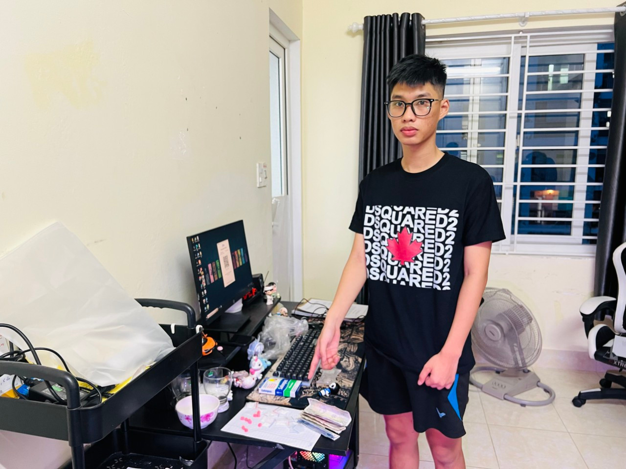 Phương tiện máy tính gây án và tang vật ma túy do đối tượng phạm tội tàng trữ.