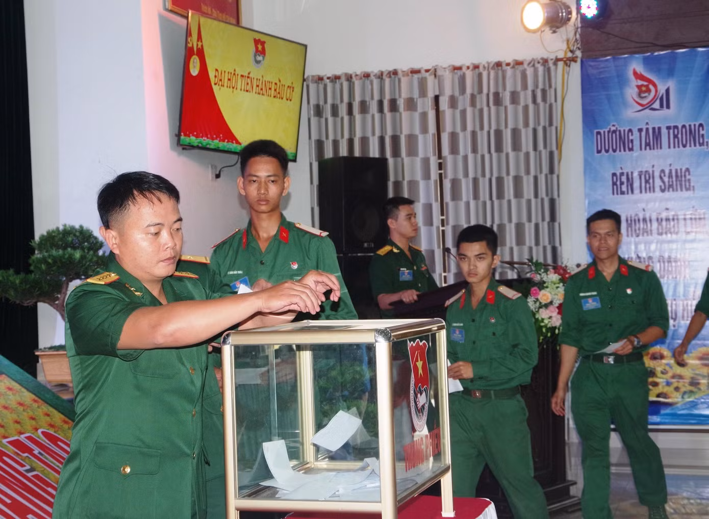 Bầu đại biểu đi dự Đại hội đại biểu Đoàn cấp trên