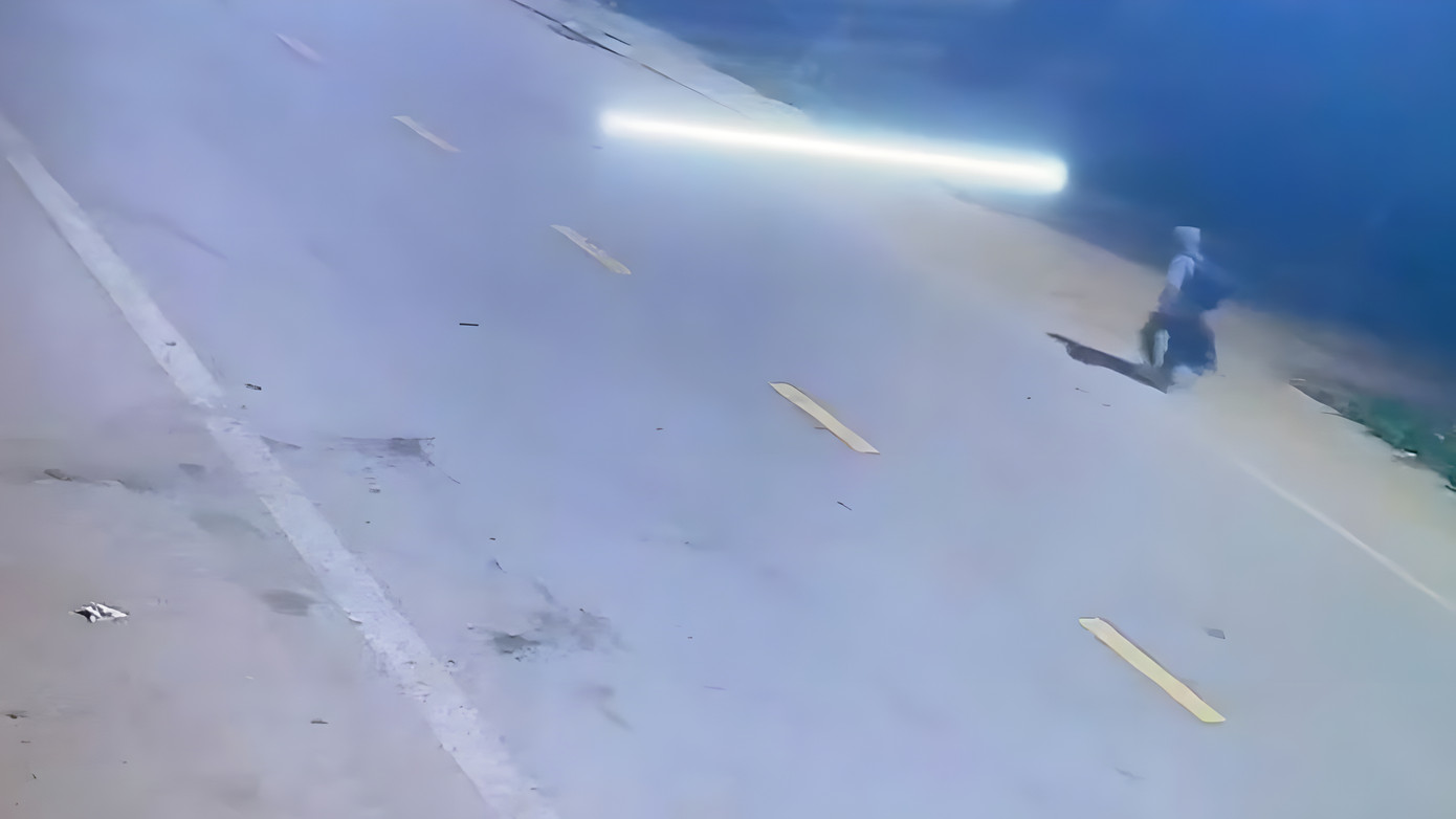 Công an trích xuất hình ảnh từ camera để hỗ trợ tìm kiếm cháu bé bỏ nhà từ Thanh Hóa vào Huế thuê nhà nghỉ tá túc. Ảnh: CACC Công an trích xuất hình ảnh từ camera để hỗ trợ tìm kiếm cháu bé bỏ nhà từ Thanh Hóa vào Huế thuê nhà nghỉ tá túc. Ảnh: CACC