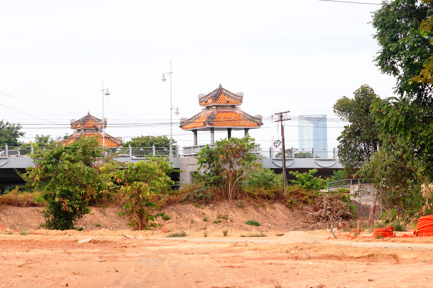 Mặt bằng quanh nhà máy nước Dã Viên thuộc dự án chỉnh trang công viên đang được cải tạo. Mặt bằng quanh nhà máy nước Dã Viên thuộc dự án chỉnh trang công viên đang được cải tạo.