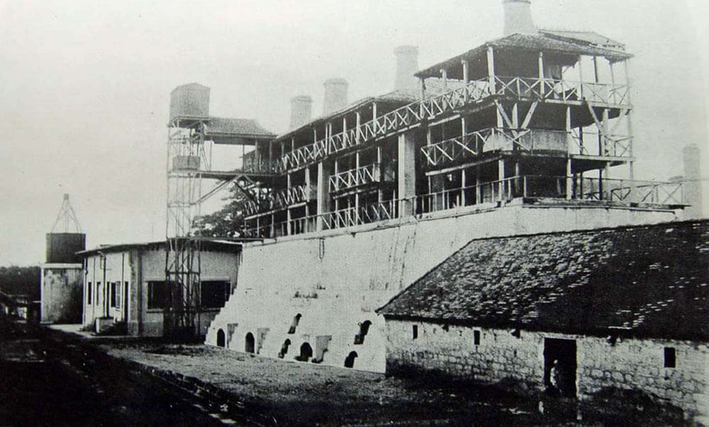 Theo các tài liệu, cùng với nhà máy nước Vạn Niên, nhà máy vôi nước Long Thọ là những công trình xây dựng ra đời vào thời kỳ phát triển công nghiệp sơ khai của Huế cách đây hơn 100 năm, mang nhiều giá trị về lịch sử, văn hóa, khoa học, kỹ thuật, kiến trúc… (Ảnh tư liệu)