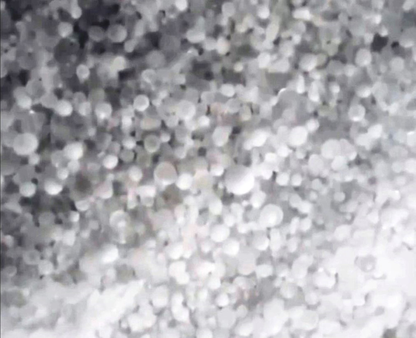 Mưa đá với cường độ lớn, có hạt to được ghi nhận xảy ra tại xã Hương Phong, huyện A Lưới, TT-Huế. Ảnh: CTV