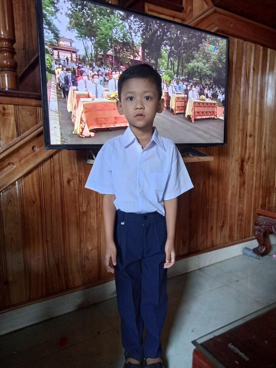 Học sinh huyện Phú Lộc, TT-Huế, xem khai giảng tại nhà thông qua truyền hình Học sinh huyện Phú Lộc, TT-Huế, xem khai giảng tại nhà thông qua truyền hình