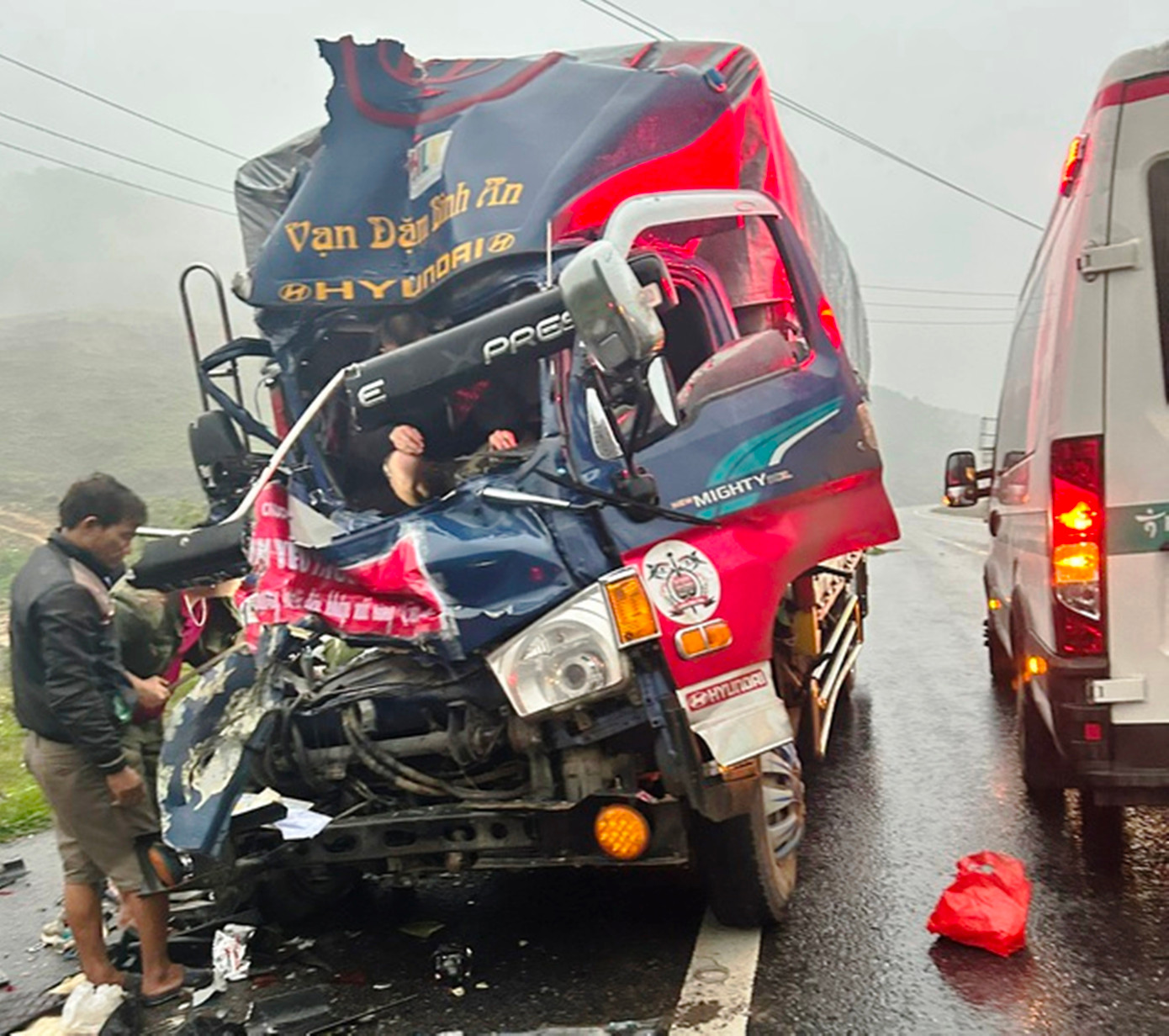 Vụ tông xe làm hai anh em ruột trọng thương, phải nhập viện cấp cứu. Ảnh: H.D Vụ tông xe làm hai anh em ruột trọng thương, phải nhập viện cấp cứu. Ảnh: H.D