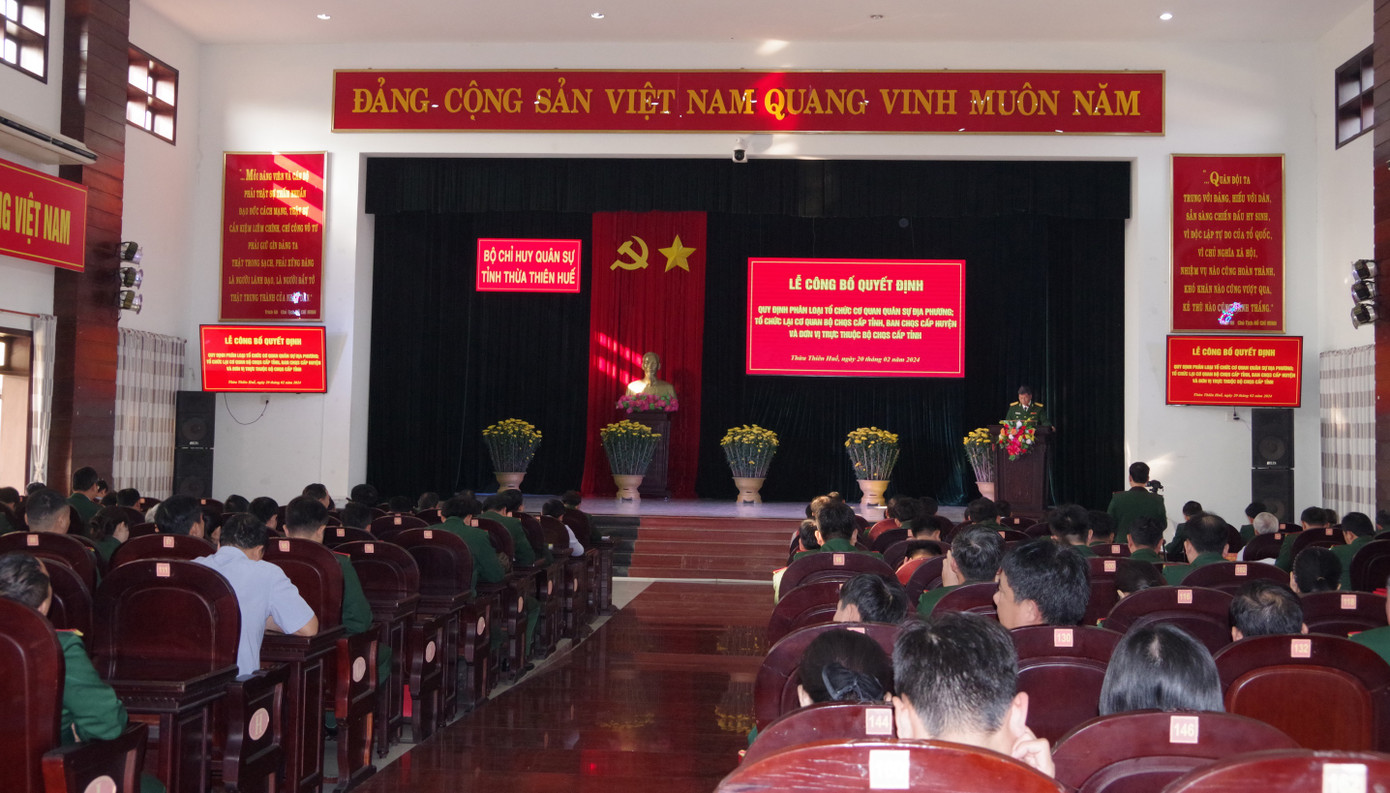 Quang cảnh buổi lễ công bố quyết định.