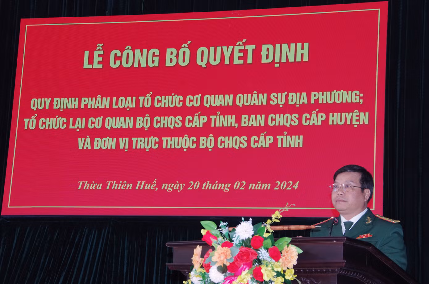Phó Tư lệnh Quân khu 4 Ngô Nam Cường phát biểu tại lễ công bố quyết định của Bộ Quốc phòng. Phó Tư lệnh Quân khu 4 Ngô Nam Cường phát biểu tại lễ công bố quyết định của Bộ Quốc phòng.