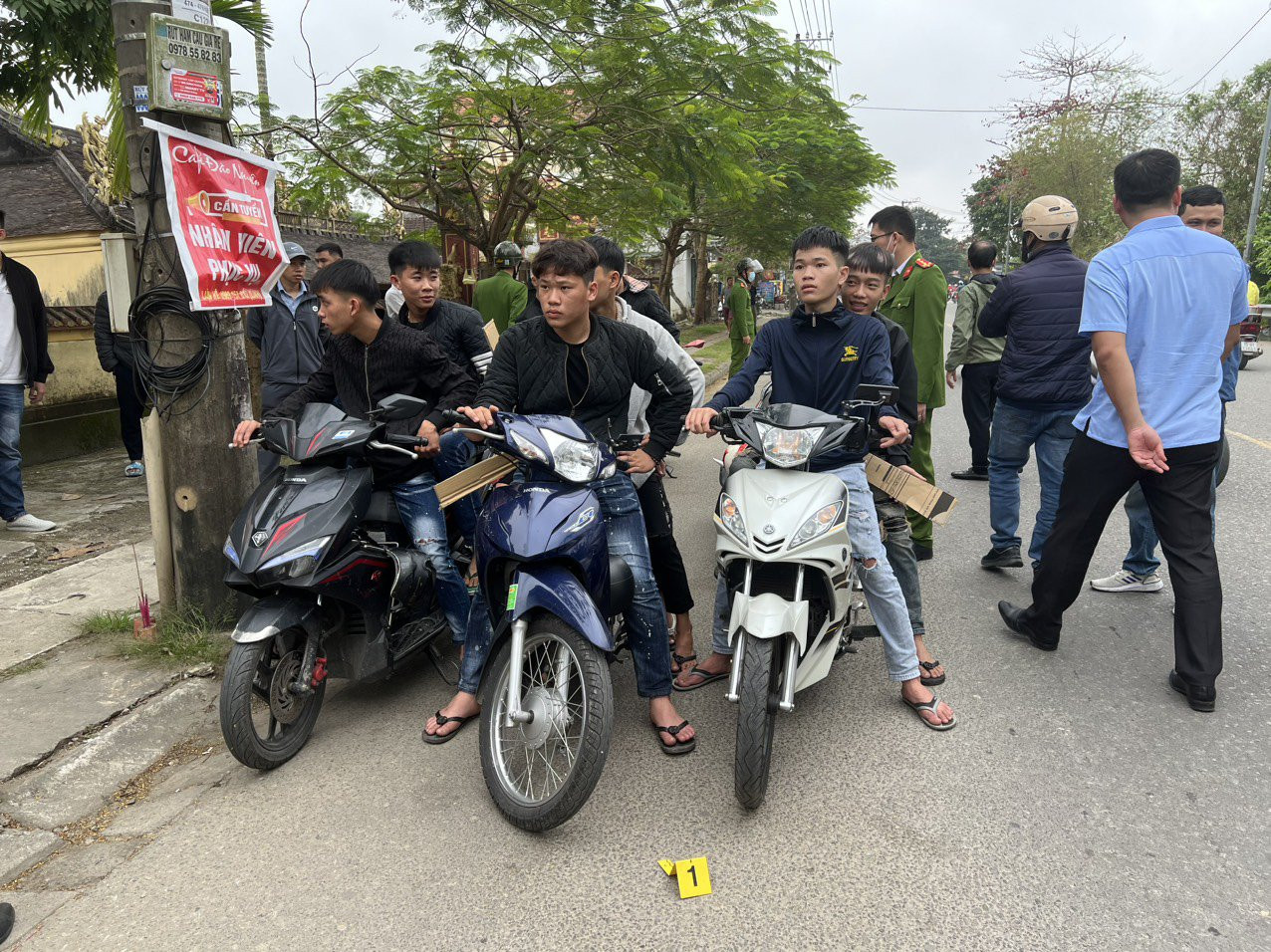 Dựng hiện trường phục vụ điều tra vụ án gây rối trật tự công cộng tại xã Phú Dương và phường Thuận An, TP. Huế. Ảnh: CACC