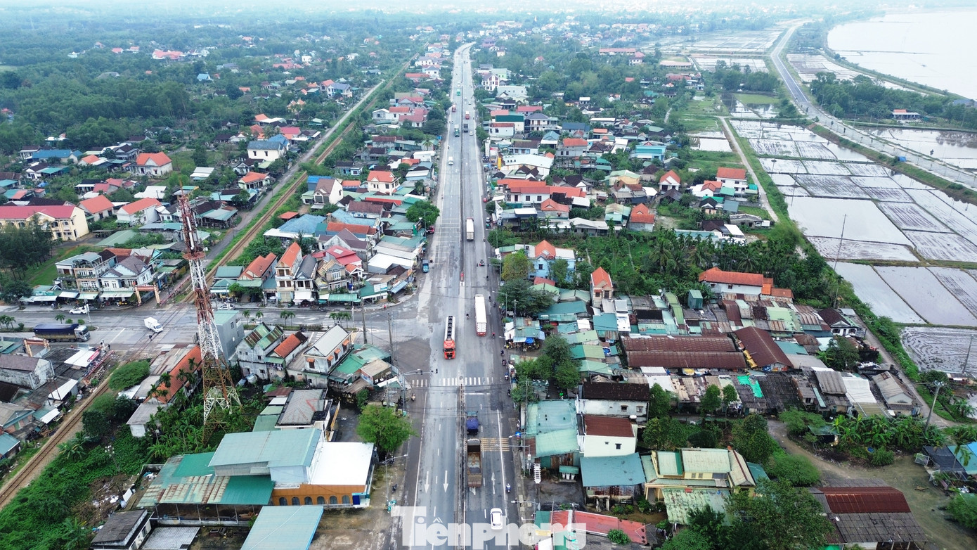 Trong tương lai, đô thị mới Lộc Sơn được định hướng phát triển thành trung tâm công nghiệp - dịch vụ có tầm quan trọng thu hút nguồn nhân lực phía Nam của thành phố Huế trực thuộc Trung ương và các vùng phụ cận; tạo thêm động lực để Huế ngày càng phát triển. Trong tương lai, đô thị mới Lộc Sơn được định hướng phát triển thành trung tâm công nghiệp - dịch vụ có tầm quan trọng thu hút nguồn nhân lực phía Nam của thành phố Huế trực thuộc Trung ương và các vùng phụ cận; tạo thêm động lực để Huế ngày càng phát triển.