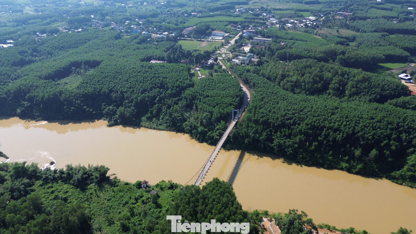 Cầu treo Bình Thành đã góp phần thúc đẩy phát triển kinh tế xã hội địa phương, kết nối liên vùng, đi lại học hành, mưu sinh, lưu thông hàng hóa, tiêu thụ nông - lâm sản, vận chuyển gỗ rừng trồng từ vùng đồi núi từng bị chia cắt ra quốc lộ của người dân Bình Thành.