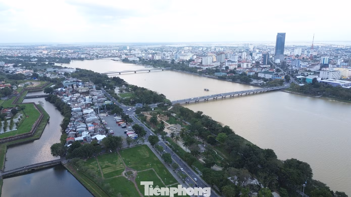 Tỉnh TT-Huế sẽ sắp xếp các đơn vị hành chính cấp xã thuộc thành phố Huế (trực thuộc tỉnh) làm cơ sở thành lập các quận thuộc thành phố Huế (trực thuộc Trung ương).