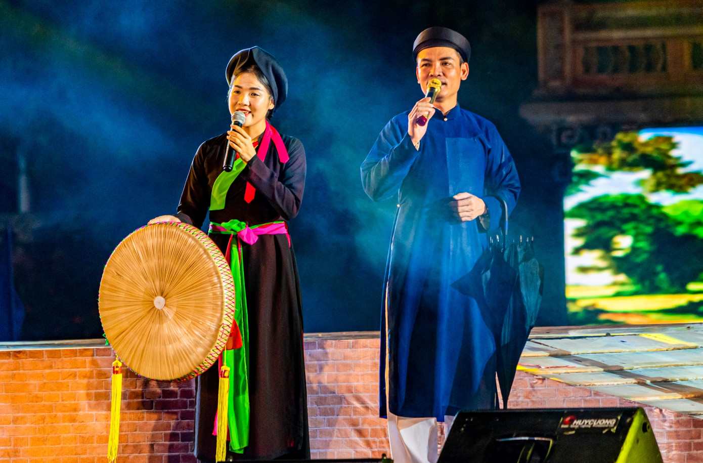 Dân ca quan họ góp mặt tại lễ kỷ niệm 30 năm Quần thể Di tích Cố đô Huế và 20 năm Nhã nhạc Cung đình Huế được UNESCO vinh danh là Di sản Văn hóa thế giới. Ảnh: TTBTDTCĐ Huế