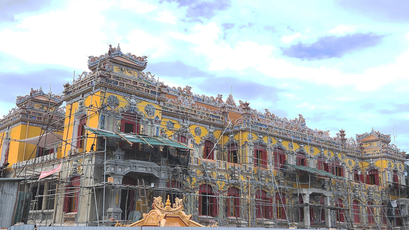 Theo Trung tâm Bảo tồn Di tích Cố đô Huế, dự án tu bổ, tôn tạo và phục hồi di tích điện Kiến Trung dự kiến hoàn thành vào cuối năm 2023. Qua đó, mở ra điểm đến thú vị và hấp dẫn cho du khách khi tham quan khu di sản Hoàng cung Huế. Ảnh: Ngọc Văn.