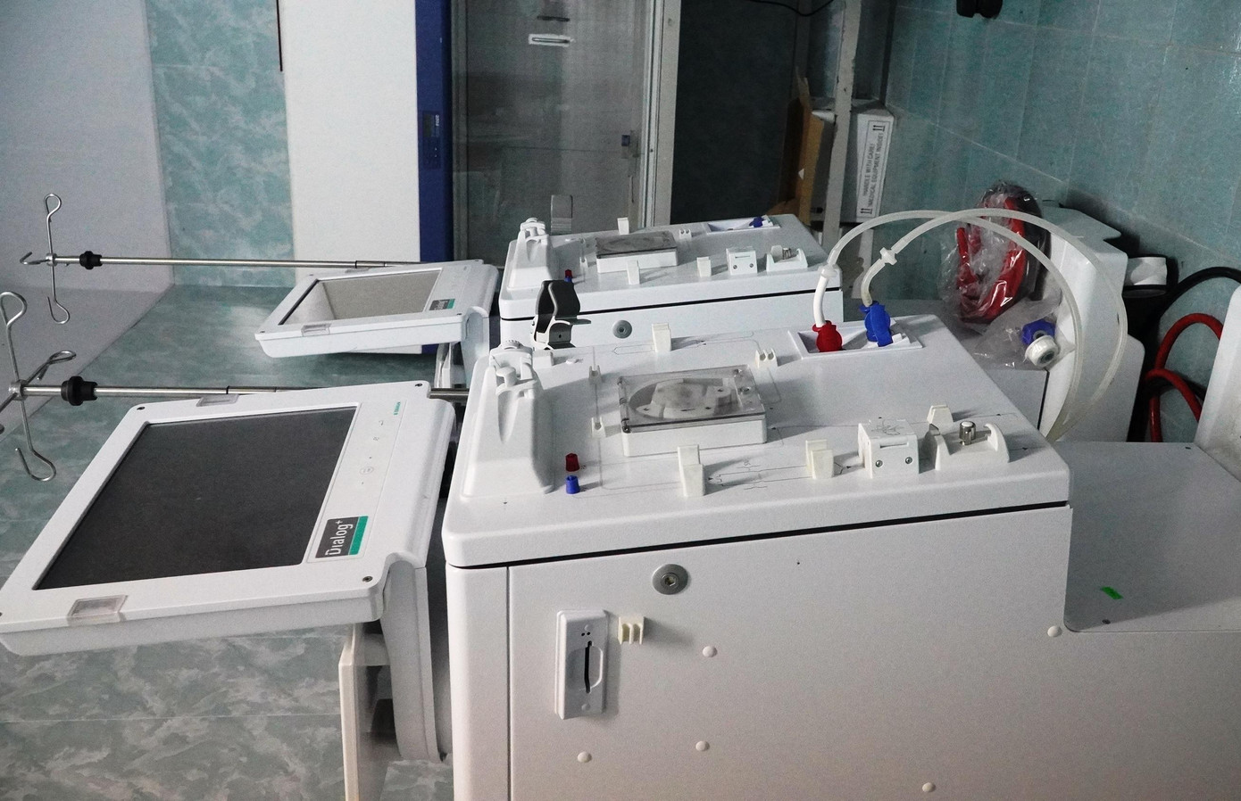 Hai máy chạy thận này do Đức sản xuất, trị giá mỗi máy hơn 1,2 tỷ đồng vào thời giá 8 năm trước Hai máy chạy thận này do Đức sản xuất, trị giá mỗi máy hơn 1,2 tỷ đồng vào thời giá 8 năm trước