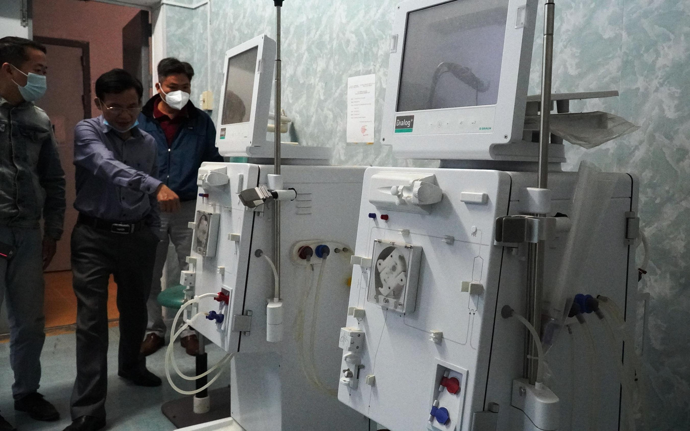 Không ai dám chắc, 2 máy chạy thận sau nhiều năm cất kho liệu có còn bảo đảm chức năng sử dụng cho mục đích khám chữa bệnh Không ai dám chắc, 2 máy chạy thận sau nhiều năm cất kho liệu có còn bảo đảm chức năng sử dụng cho mục đích khám chữa bệnh