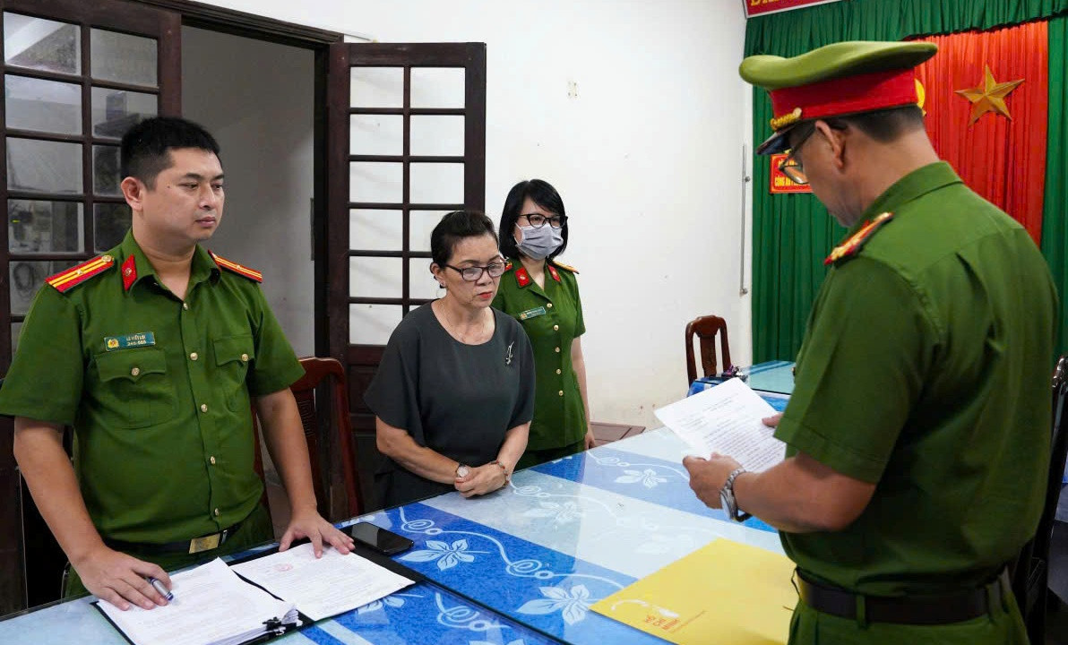 Khởi tố bà Trần Thị Phước về hành vi “Sản xuất, buôn bán hàng giả là thực phẩm”.