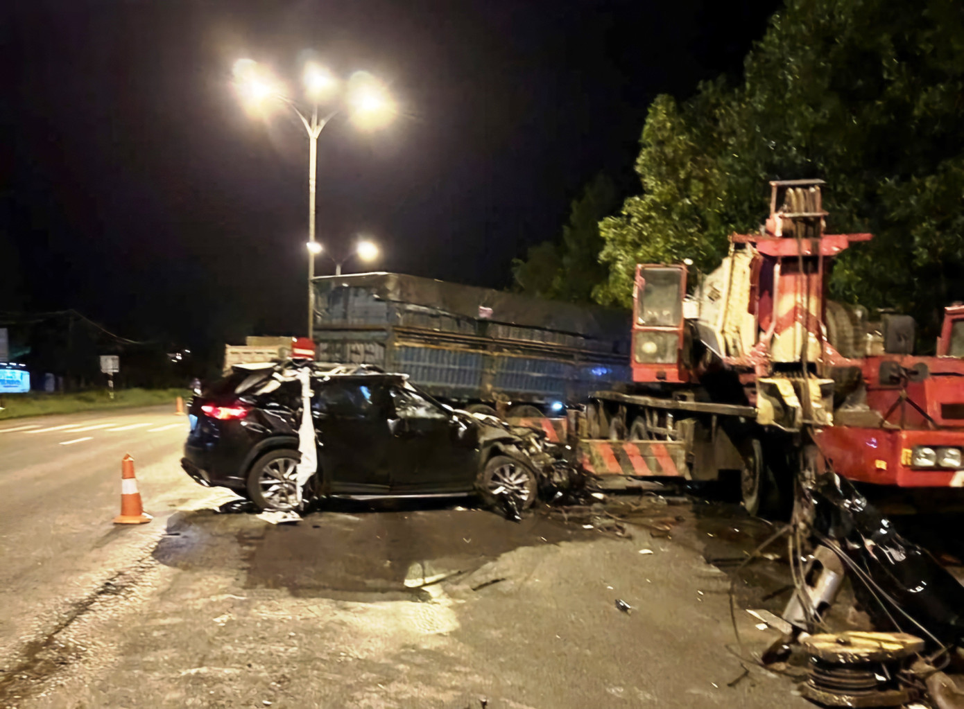 Hiện trường vụ tai nạn làm 1 người chết, nhiều người bị thương. Ảnh: CTV