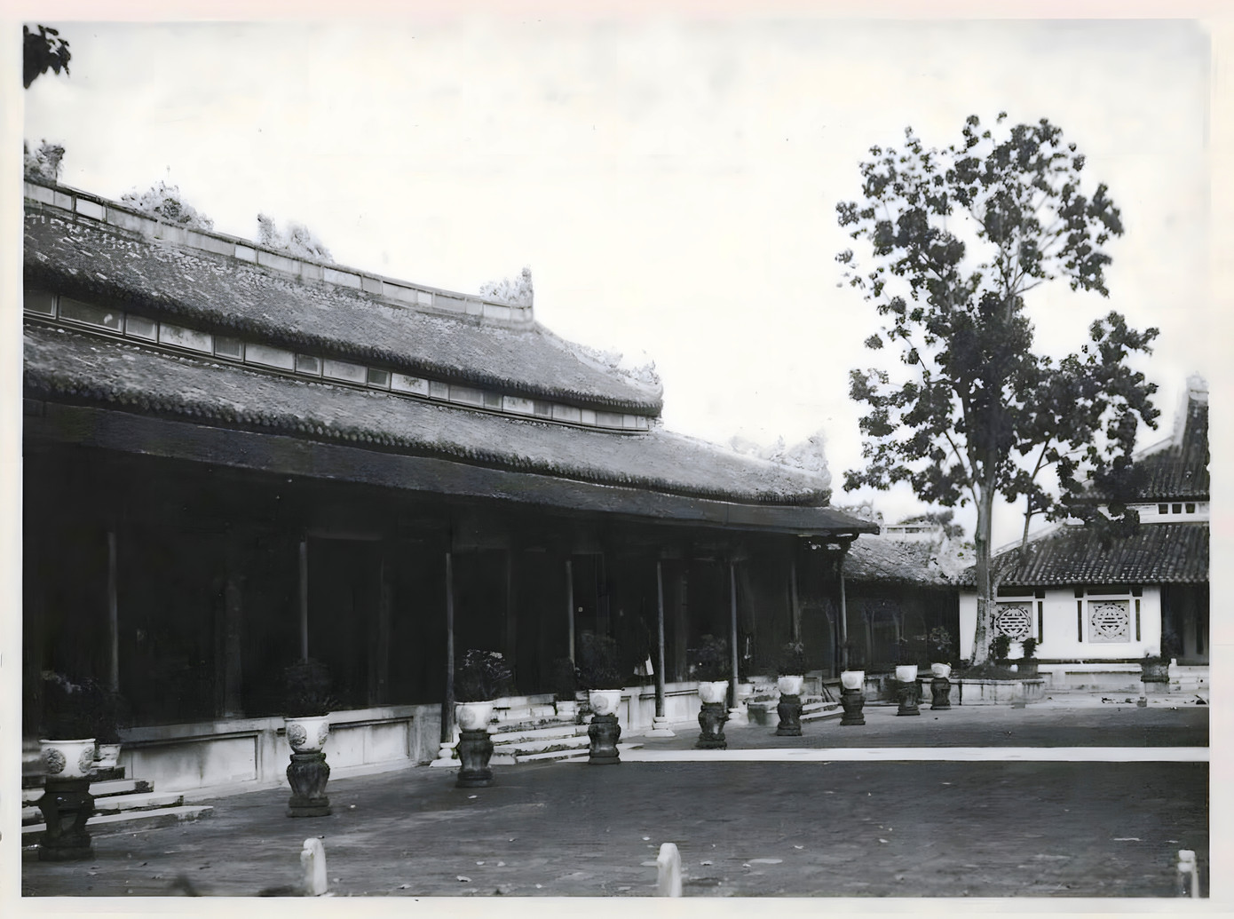 Điện Cần Chánh là một trong những công trình chính và quan trọng bậc nhất bên trong Đại nội Huế được xây dựng từ gần 220 năm trước. Công trình này hiện chỉ còn lại nền móng. Ảnh tư liệu.