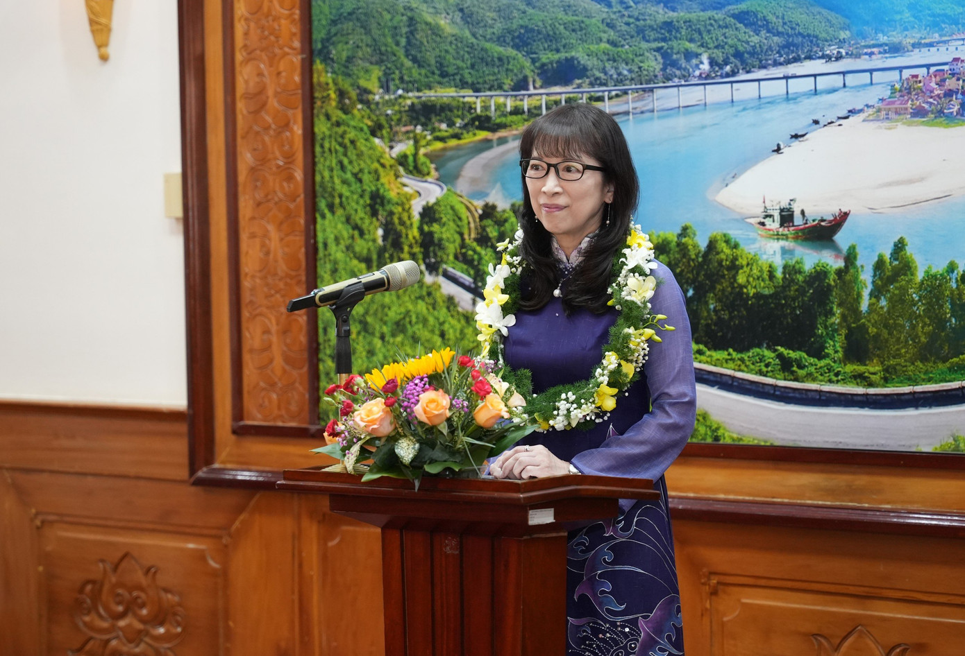 Bà Kazuyo Watanabe.