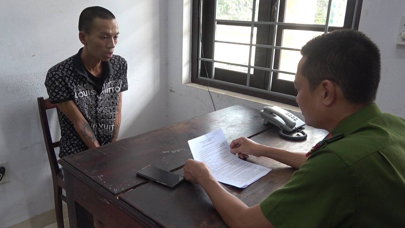 Đối tượng Nguyễn Đức Thành tại cơ quan công an.