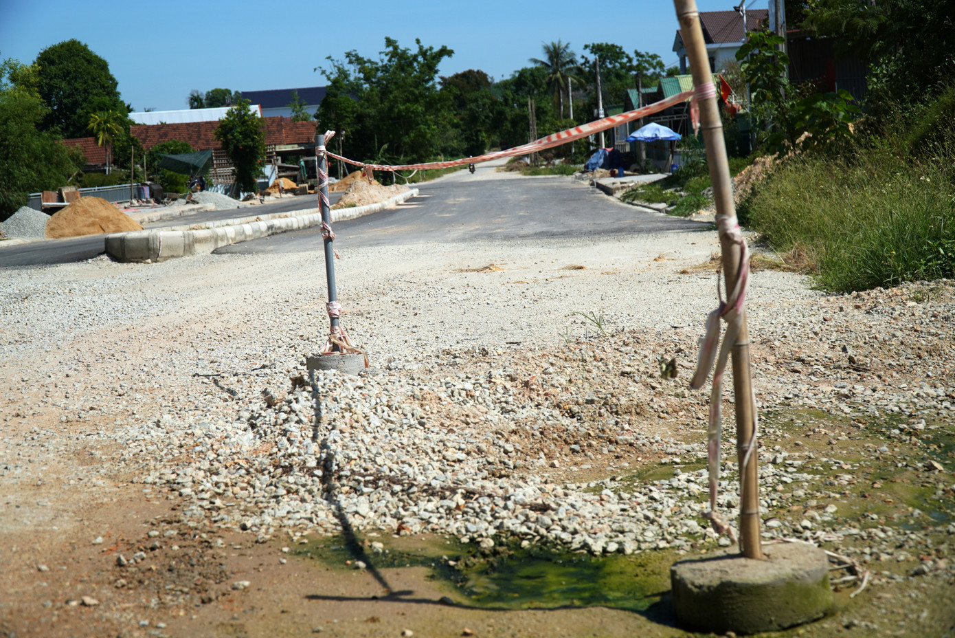 Mặc dù đơn vị chủ đầu tư đặt mục tiêu đến hết tháng 6, dự án phải đạt khối lượng thi công toàn tuyến khoảng 60%, nhưng với tình hình xây dựng trên tuyến hiện nay, yêu cầu đó rất khó đảm bảo.