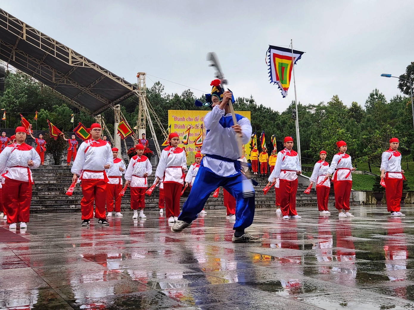 Mùa Xuân năm Kỷ Dậu (1789), nghĩa quân Tây Sơn dưới sự chỉ đạo của người anh hùng áo vải Nguyễn Huệ bắt đầu mở cuộc tiến công đồn Ngọc Hồi, rồi tràn vào thành Thăng Long. Ảnh: Xuân Đạt Mùa Xuân năm Kỷ Dậu (1789), nghĩa quân Tây Sơn dưới sự chỉ đạo của người anh hùng áo vải Nguyễn Huệ bắt đầu mở cuộc tiến công đồn Ngọc Hồi, rồi tràn vào thành Thăng Long. Ảnh: Xuân Đạt
