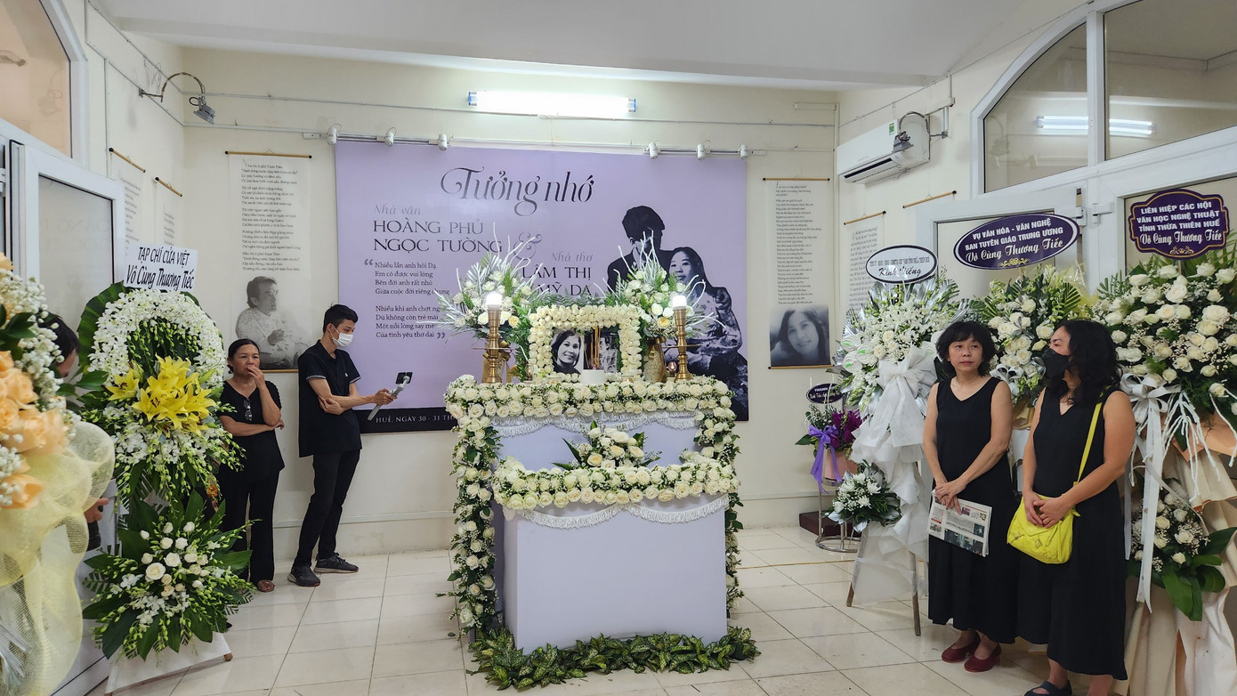 Không gian tưởng nhớ nhà văn Hoàng Phủ Ngọc Tường và nhà thơ Lâm Thị Mỹ Dạ tại Huế. Ảnh: N.V.