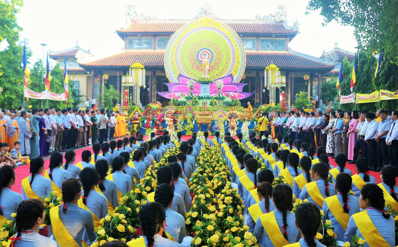 Cử hành trọng thể đại lễ Phật đản Phật lịch 2567 - dương lịch 2023 tại tổ đình Từ Đàm. Ảnh: Hoàng Minh Nguyên