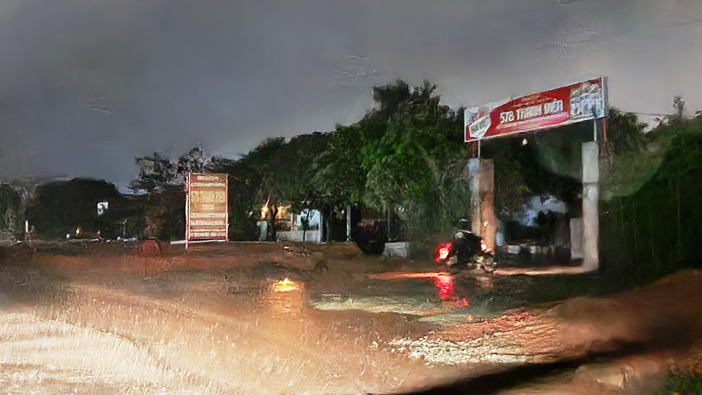 Hàng quán, nhà hàng tại TP Huế và thị xã Hương Thủy đóng cửa do mưa bão.