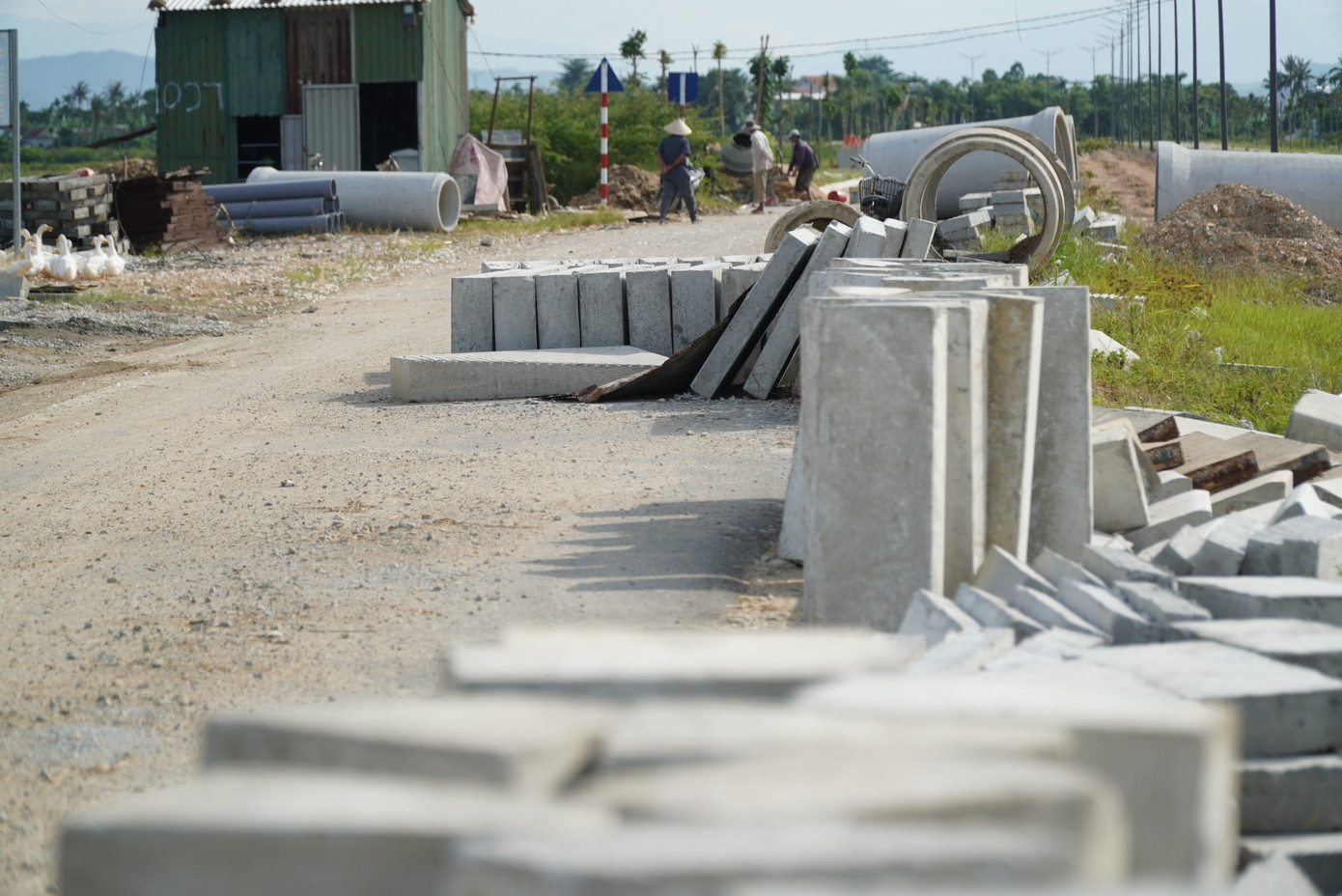 Qua thị sát toàn tuyến, Chủ tịch UBND tỉnh TT-Huế yêu cầu xử lý nghiêm trách nhiệm, đình chỉ cá nhân phụ trách công tác quản lý, giám sát tại công trường. Qua thị sát toàn tuyến, Chủ tịch UBND tỉnh TT-Huế yêu cầu xử lý nghiêm trách nhiệm, đình chỉ cá nhân phụ trách công tác quản lý, giám sát tại công trường.