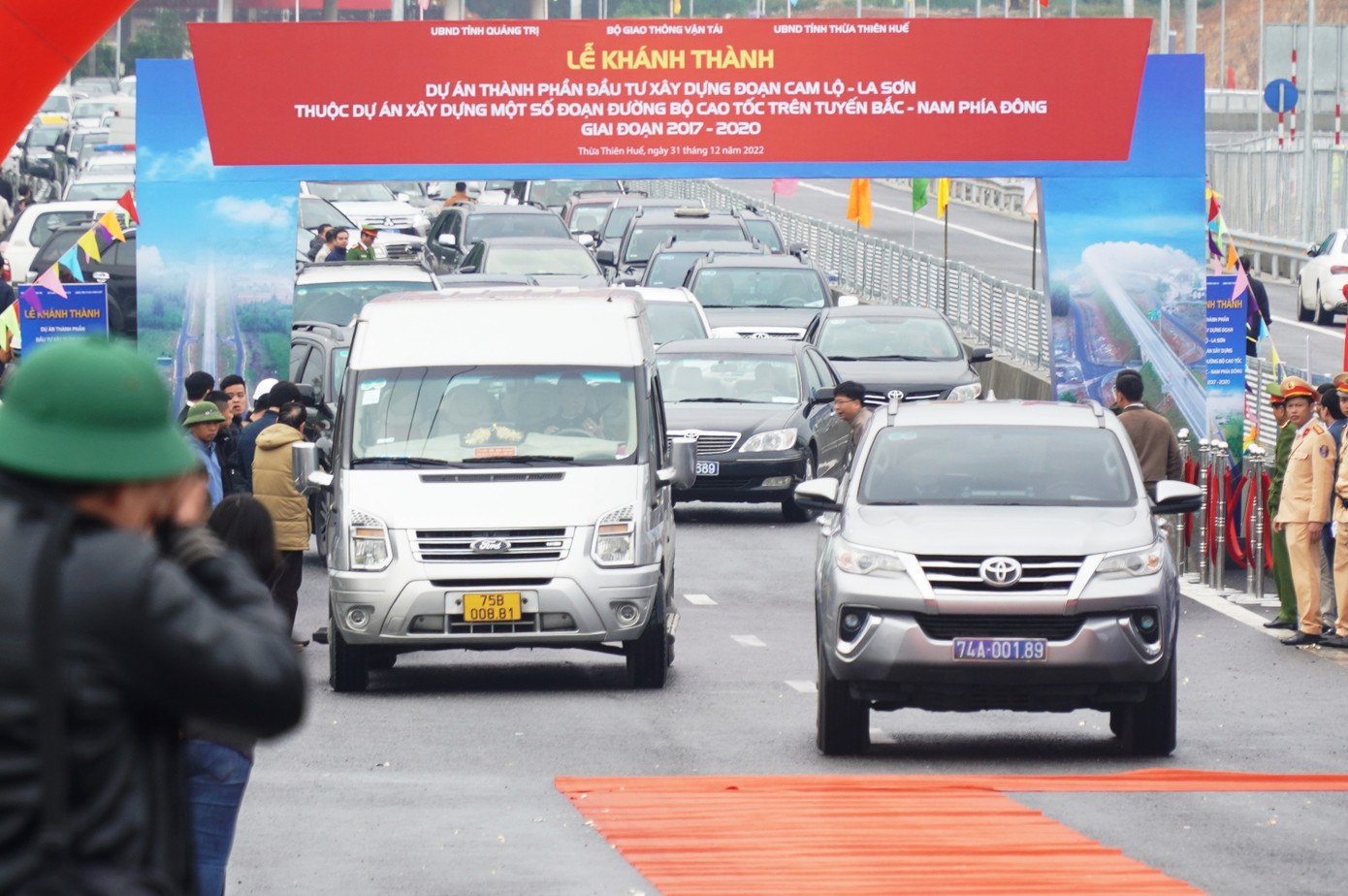 Để bảo đảm an toàn vận hành trong thời gian đầu đưa cao tốc vào sử dụng, mới đây, Bộ GTVT đã phê duyệt phương án tổ chức giao thông tạm thời đối với tuyến giao thông này. Thời gian thực hiện trong 2 tháng kể từ ngày 31/12/2022.