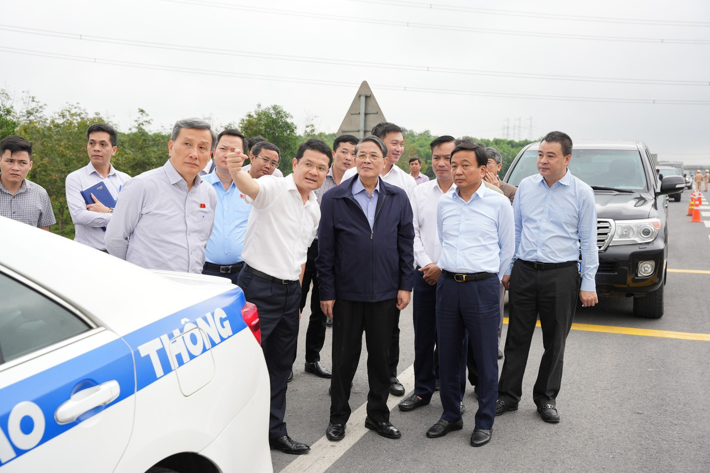 Phó Chủ tịch Quốc hội Nguyễn Đức Hải cùng đoàn công tác đi khảo sát tình hình thực hiện Dự án đường cao tốc qua Quảng Trị - Huế - Đà Nẵng. Phó Chủ tịch Quốc hội Nguyễn Đức Hải cùng đoàn công tác đi khảo sát tình hình thực hiện Dự án đường cao tốc qua Quảng Trị - Huế - Đà Nẵng.