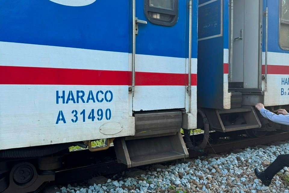 Sự cố xảy ra tại toa xe mang số hiệu A31490, nhưng không gây thiệt hại về người. Sự cố xảy ra tại toa xe mang số hiệu A31490, nhưng không gây thiệt hại về người.