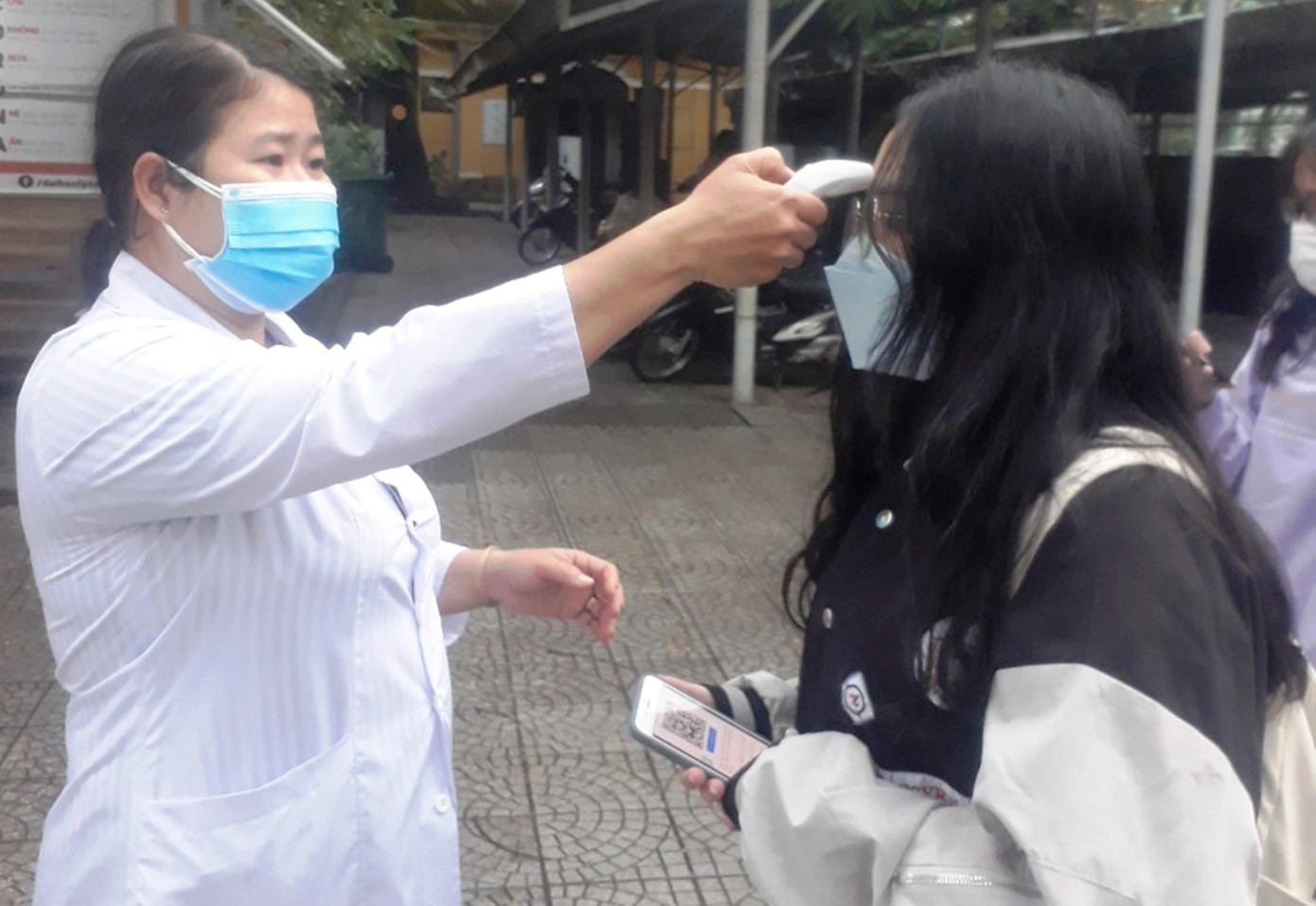 Thực hiện chặt chẽ các biện pháp phòng dịch ở mọi nơi Thực hiện chặt chẽ các biện pháp phòng dịch ở mọi nơi