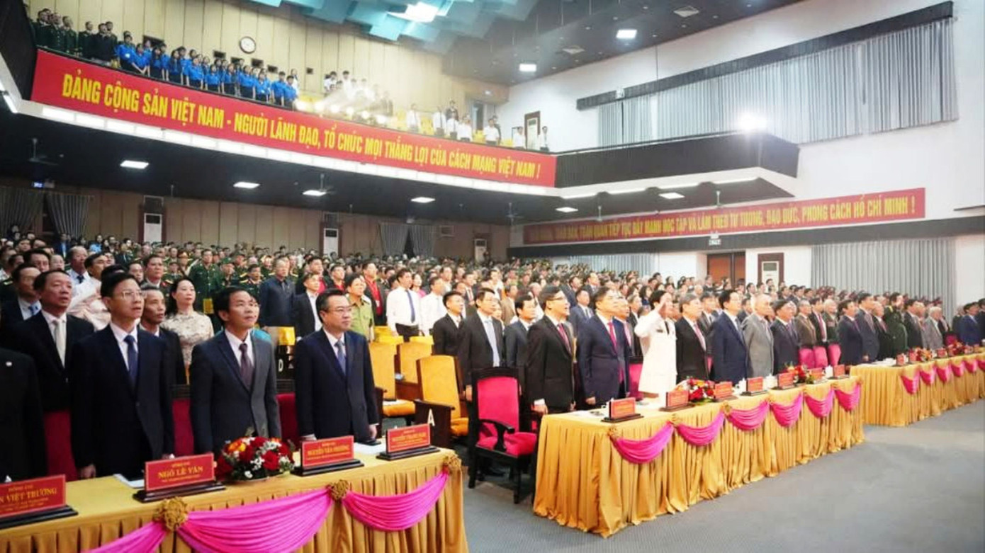 Các đại biểu tham dự lễ kỷ niệm 50 năm ngày Giải phóng Huế và 95 năm thành lập Đảng bộ TP. Huế.