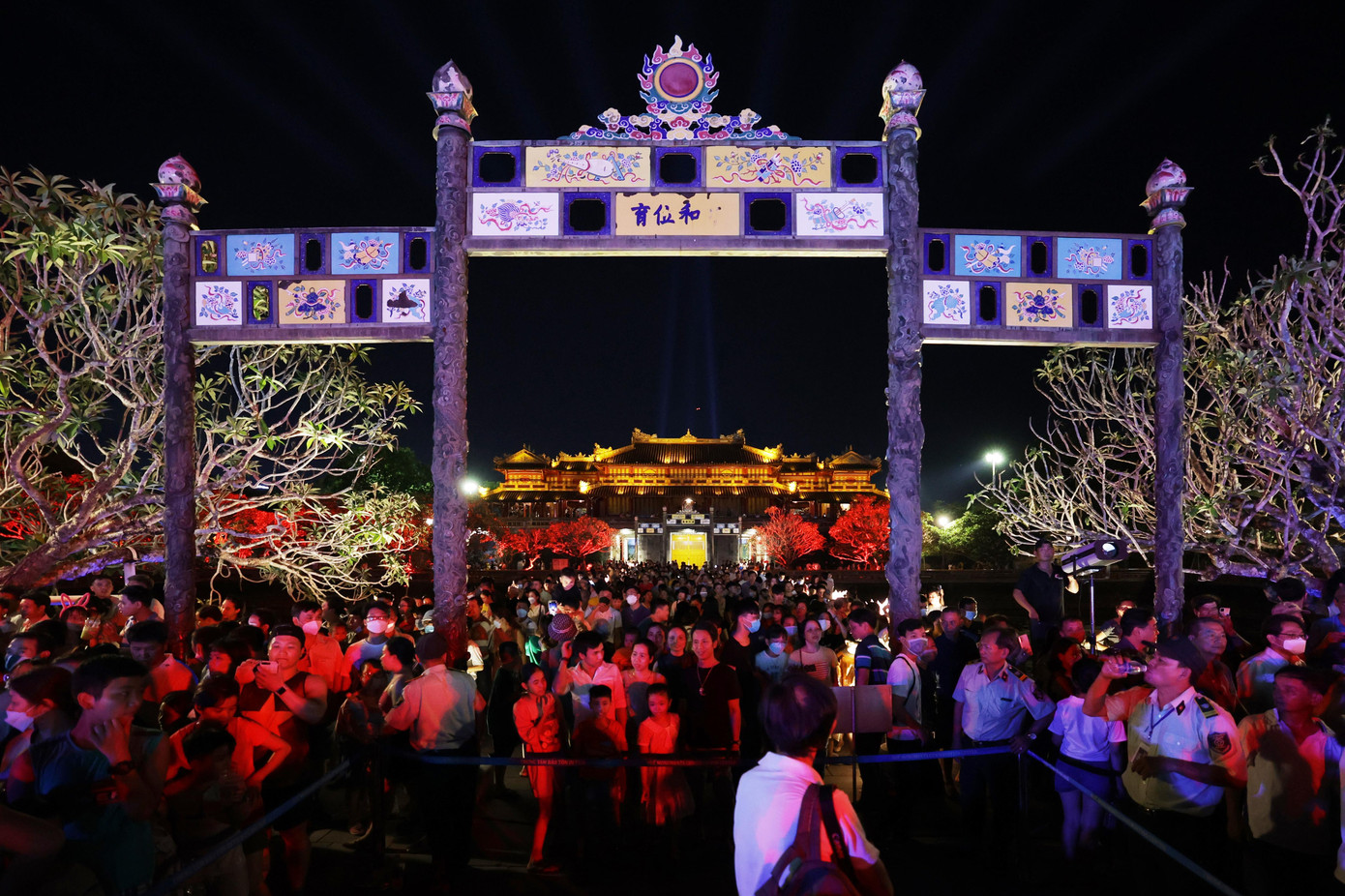 Hàng vạn du khách đã tìm đến Huế sau 4 năm chờ đợi. Người dân Cố đô có thêm nhiều cơ hội để cải thiện sinh kế, sau những tháng ngày khắc khoải chống chọi với dịch bệnh.