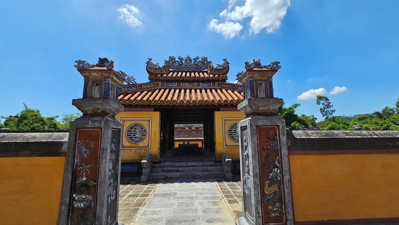 Bên trong di tích An Lăng còn có mộ phần của 2 vị vua yêu nước là Thành Thái và Duy Tân.