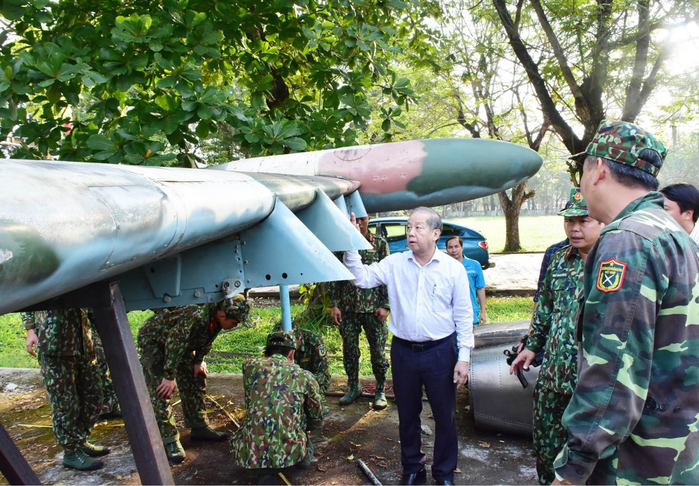 Tháng 5/2020, Bảo tàng Lịch sử tỉnh TT-Huế (Bảo tàng) đã có đợt di dời đầu tiên đối với các hiện vật xe tăng, máy bay thời chiến tranh từng được trưng bày hàng chục năm tại di tích Quốc Tử Giám triều Nguyễn (số 1 đường 23/8, phường Đông Ba). Các hiện vật xe tăng, máy bay, súng pháo đã được di chuyển về địa điểm trưng bày mới tại 268 Điện Biên Phủ (phường Trường An, TP. Huế). Ảnh: T.L