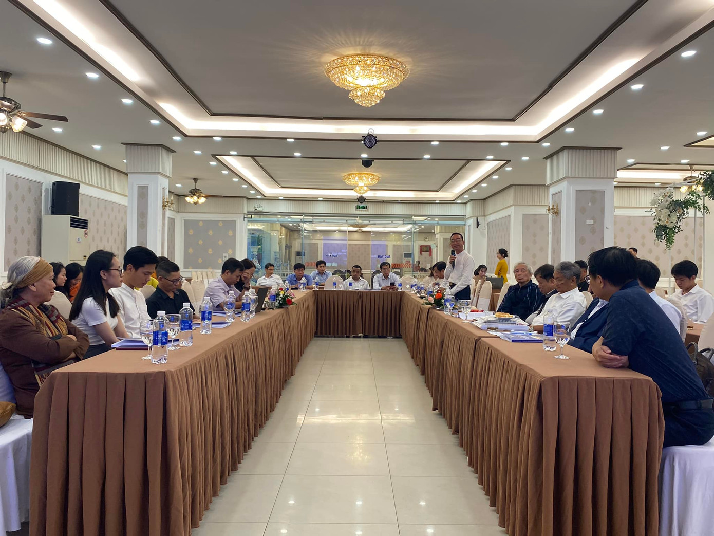 Quang cảnh hội thảo. Quang cảnh hội thảo.