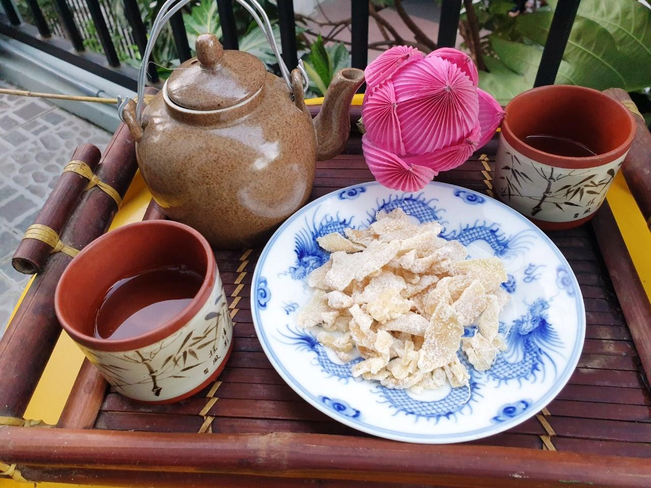 Ngày Tết, có một món truyền thống dường như không thể thiếu đối với bất kỳ gia đình nào ở Huế, đó là mứt gừng đậm vị cay nồng.