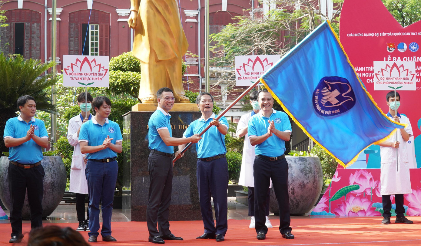 Ủy viên Bộ Chính trị, Trưởng Ban Kinh tế T.Ư Trần Tuấn Anh phát động lễ ra quân Ủy viên Bộ Chính trị, Trưởng Ban Kinh tế T.Ư Trần Tuấn Anh phát động lễ ra quân