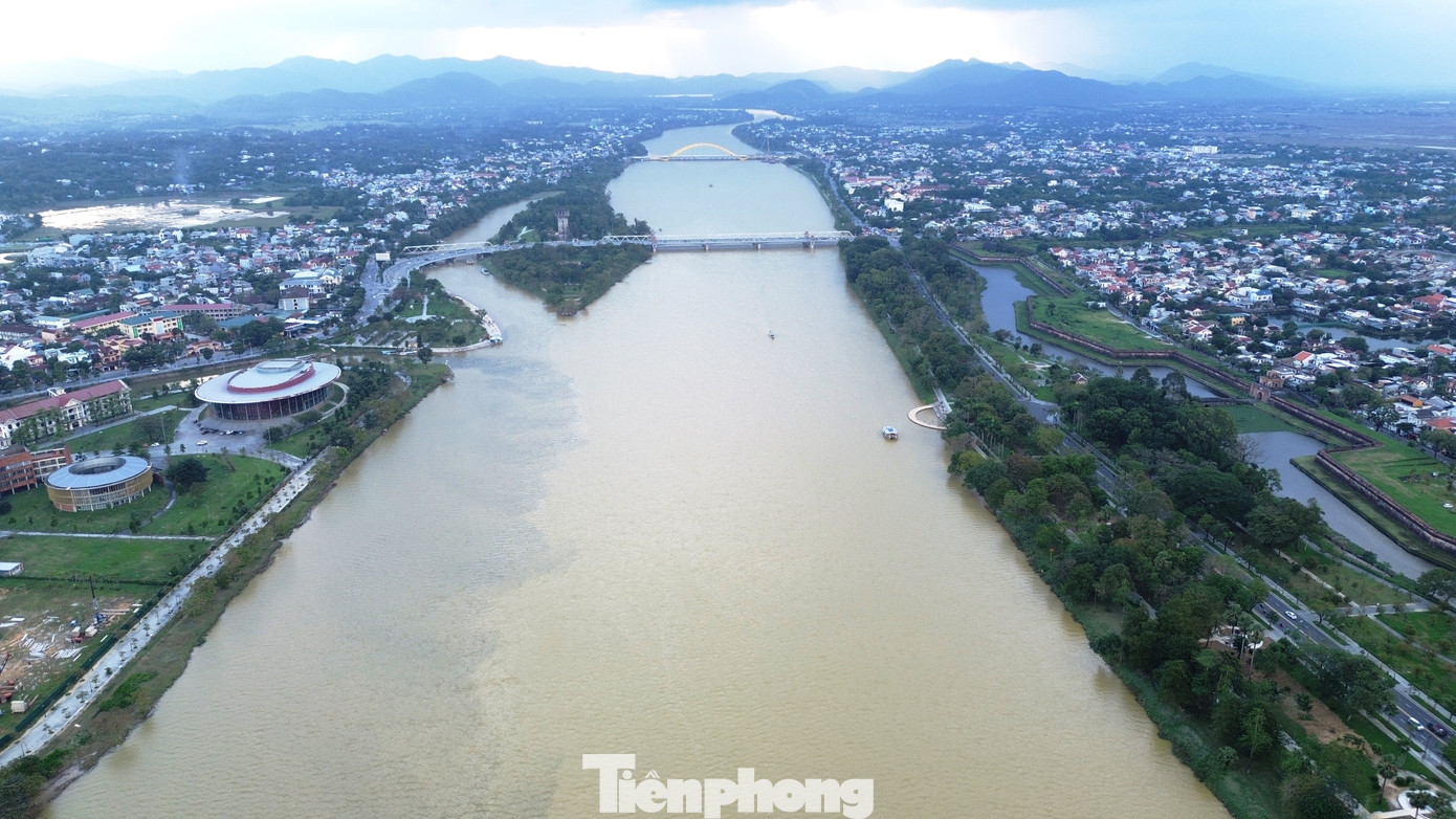 Ngày 30/11, Ủy ban Thường vụ Quốc hội ban hành Nghị quyết số 1314 về việc sắp xếp đơn vị hành chính cấp huyện, cấp xã của thành phố Huế giai đoạn 2023 - 2025.