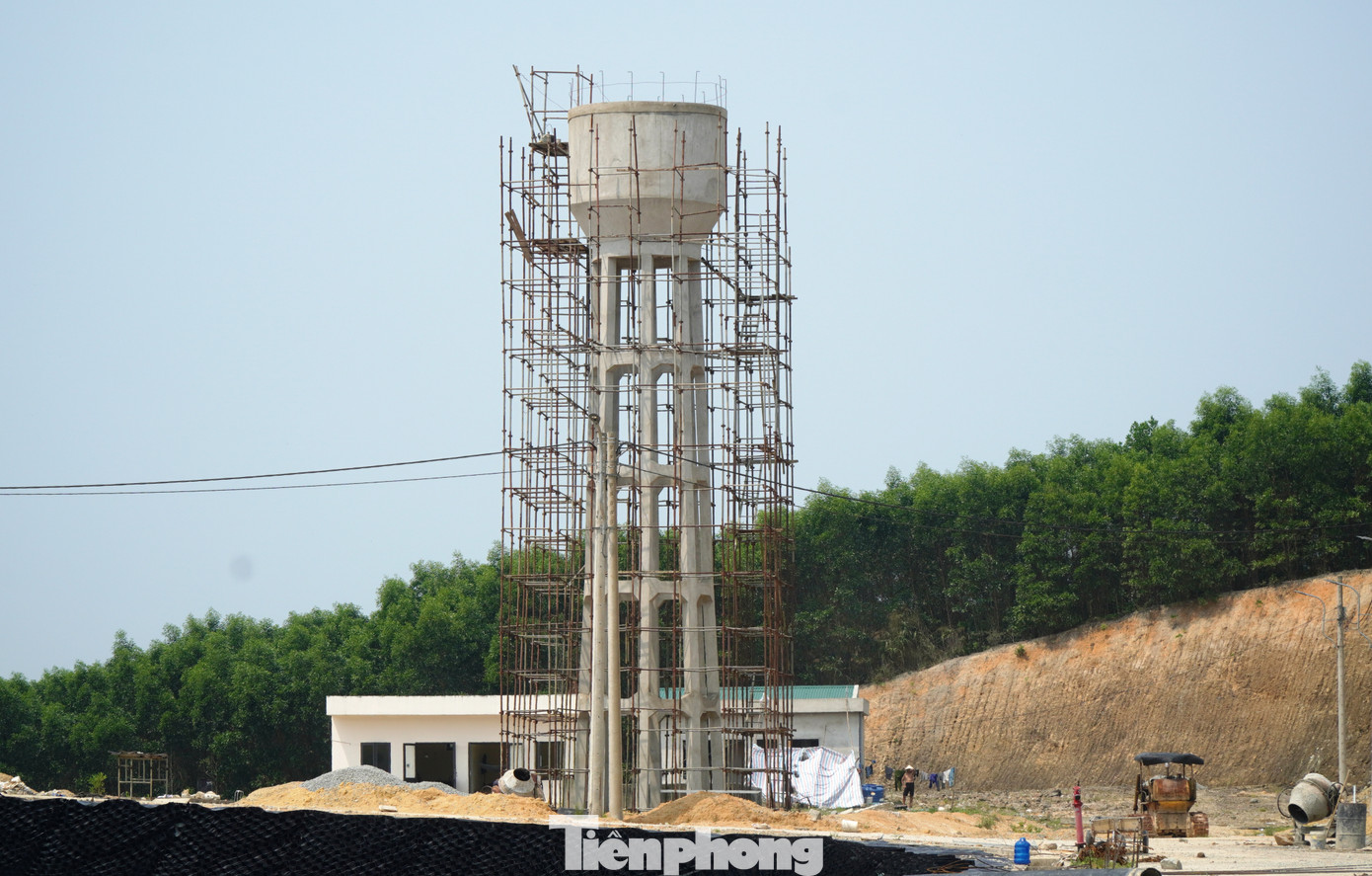 Theo ông Hà Xuân Hậu - Giám đốc Ban QLDA Đầu tư Xây dựng và Phát triển đô thị tỉnh TT-Huế, sau nhiều năm triển khai và bị chậm tiến độ kéo dài, dự án hiện hoàn thành khoảng 80% khối lượng các hạng mục công trình.