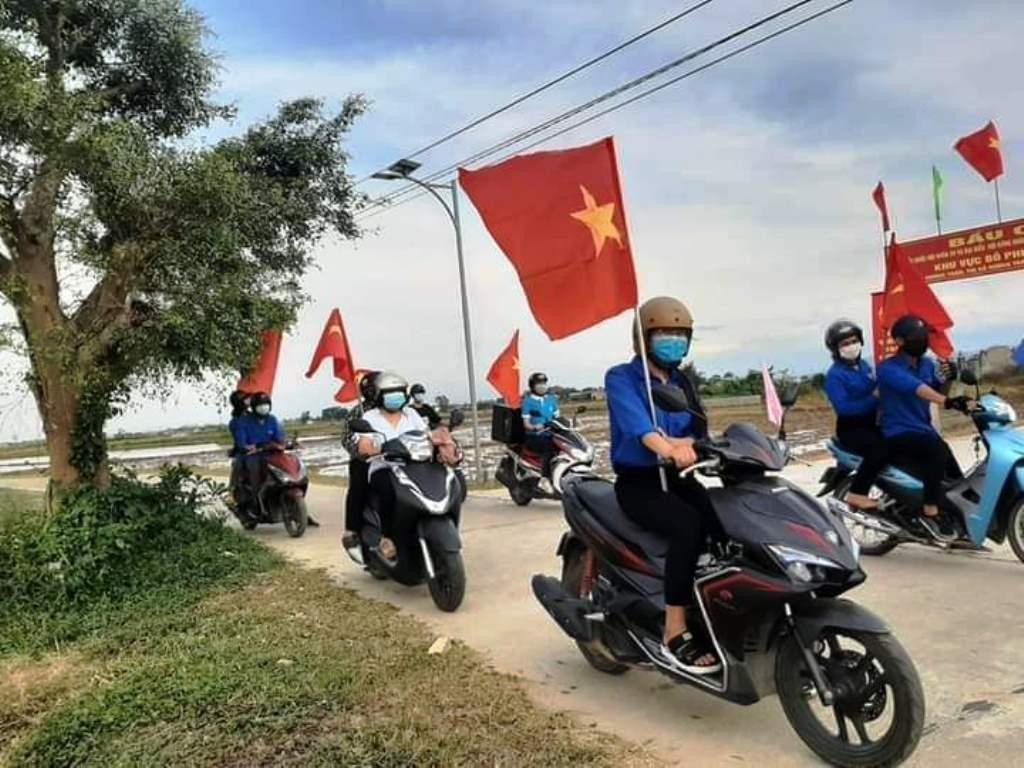 Họ có mặt tại nhiều nơi để cổ động, tuyên truyền về bầu cử; từ vùng núi xa xôi cho đến các vùng sâu, vùng xa.